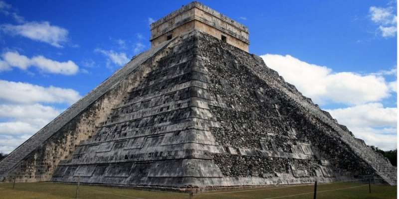 Не припиняють дивувати. Археологи знайшли дорогоцінні золоті кулі під стародавньою пірамідою майя у Мексиці